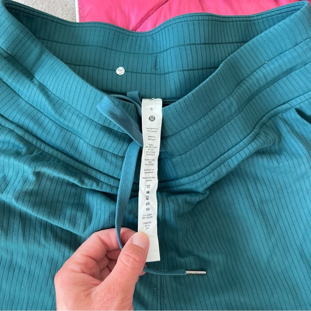 Lululemon joggers - Picture 2 of 4